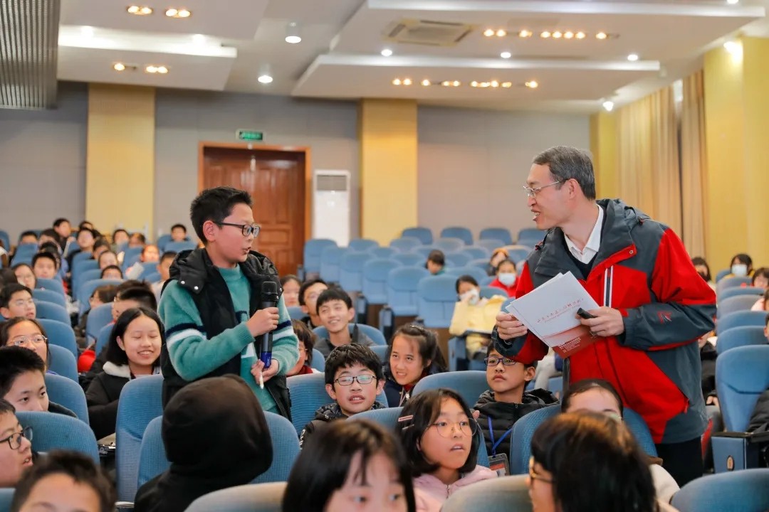 2021.12.21從0~1是創新——尹雪斌博士功能農業科普講座進校園(5).webp.jpg 2021.12.21從0~1是創新——尹雪斌博士功能農業科普講座進校園(5).webp.jpg